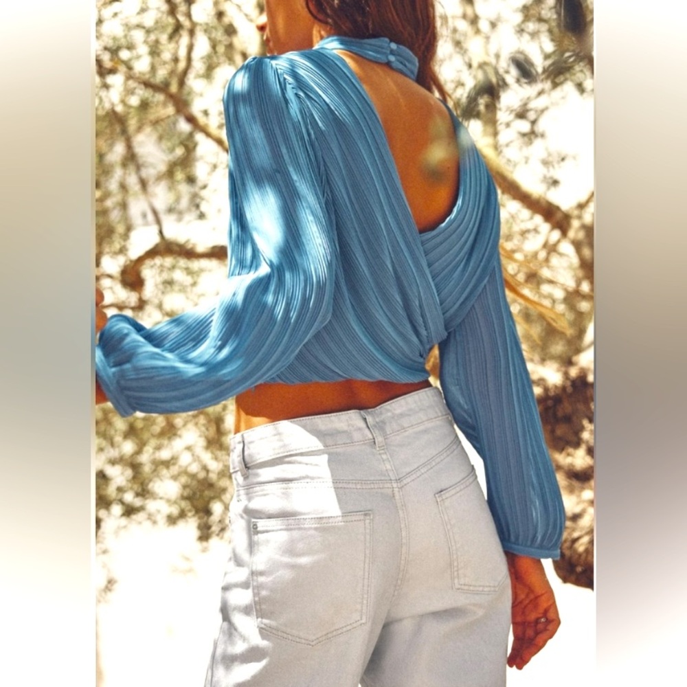🔥 Host Pick 🔥 Zara- Beautiful Crop Top will ballon sleeves, Open Back- NWT